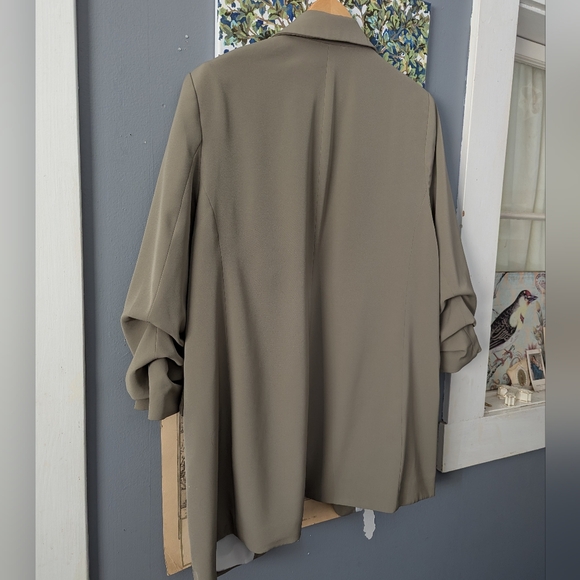 H&M Gathered Sleeve Blazer - Picture 3 of 6